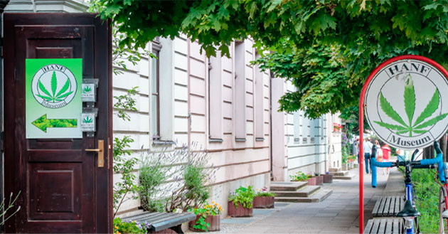 Музей «Hanf Museum» Вывеска музея в Берлине